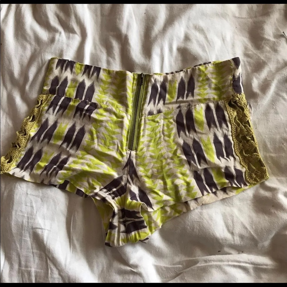Acacia shorts